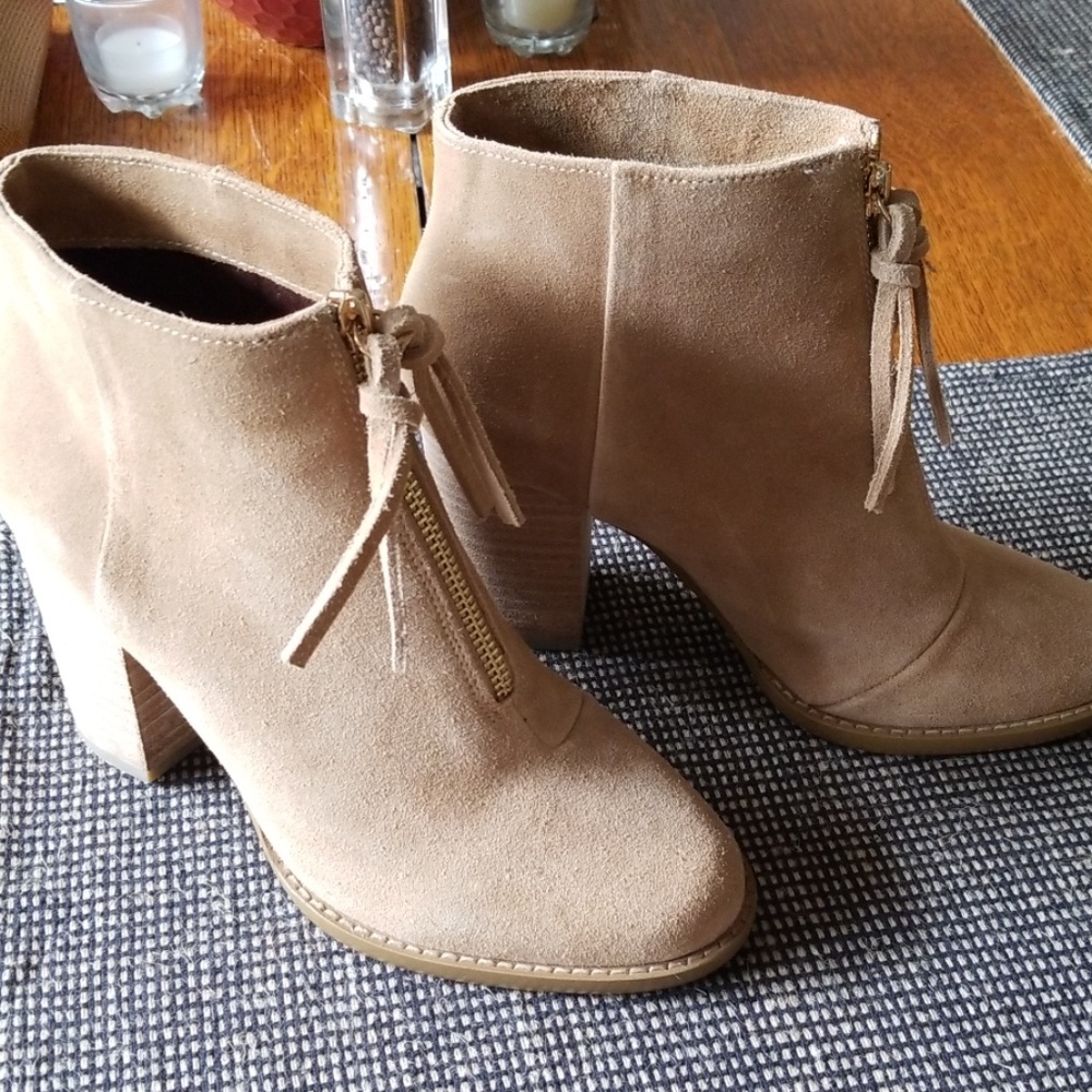 Nieiman Marcus short boots